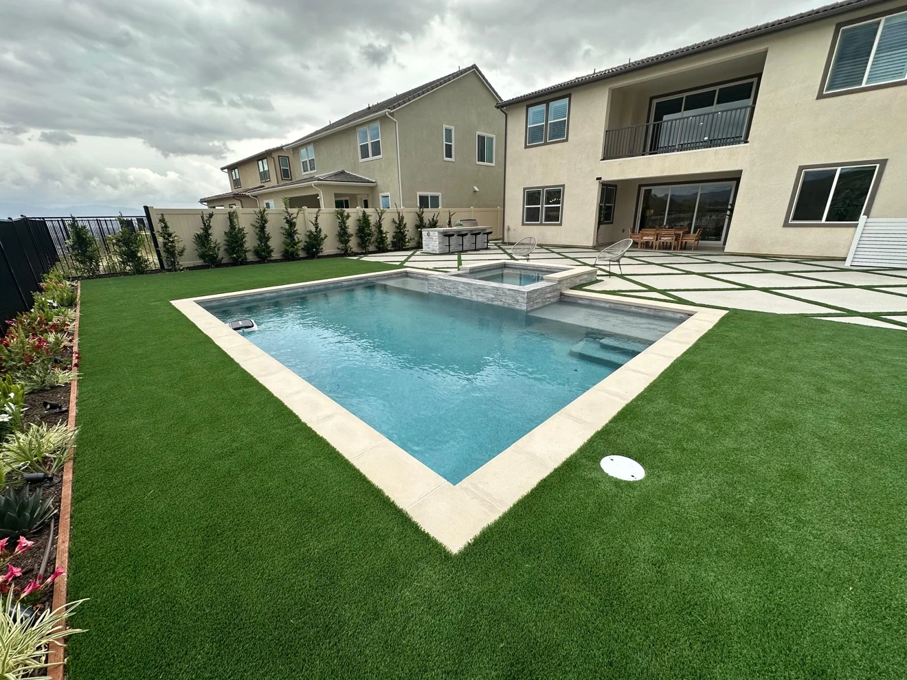Pool and spa with paver deck by Moda Outdoor Living in Santa Clarita, CA — luxury outdoor living design and build