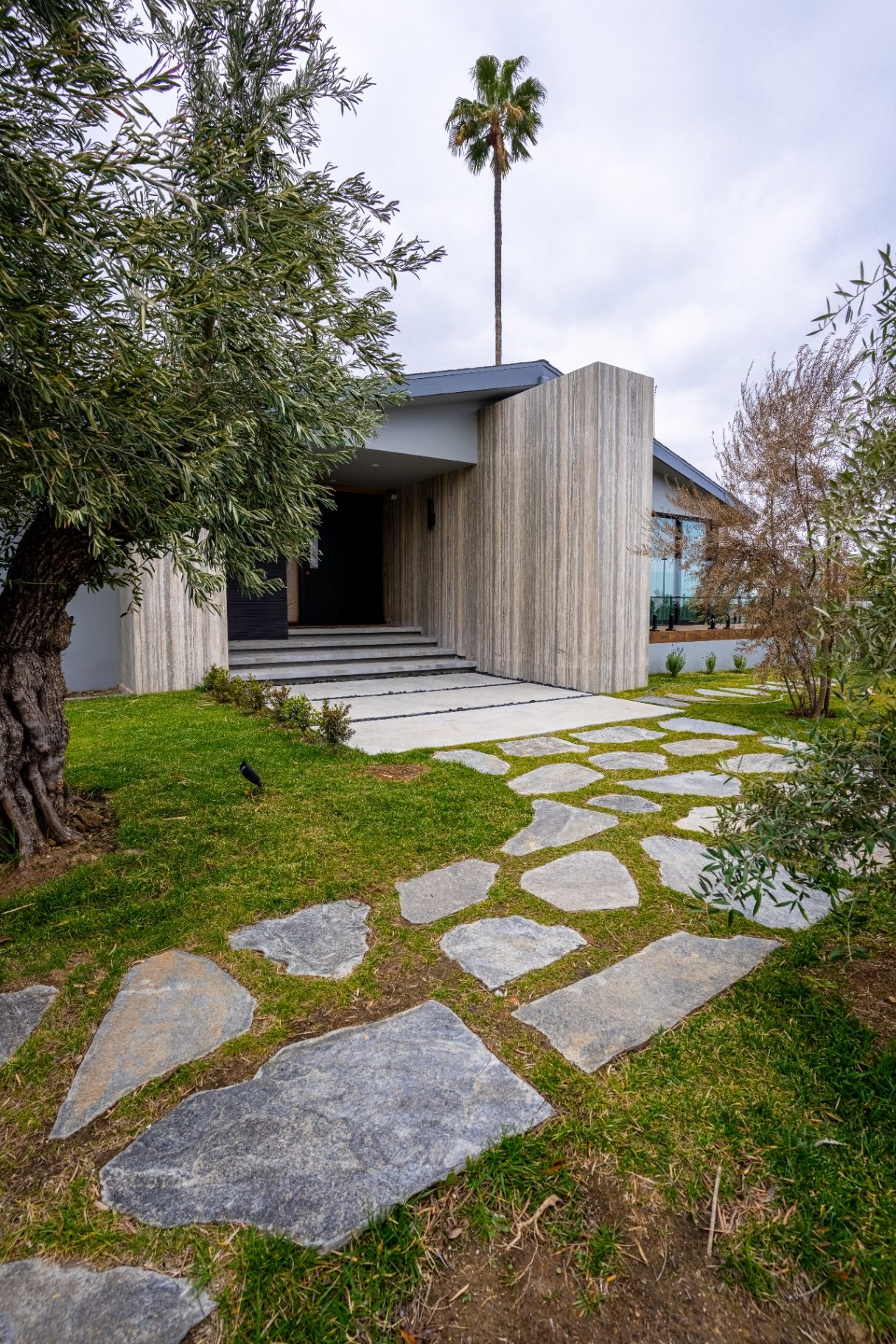 Beautiful front yard landscaping with flagstone path