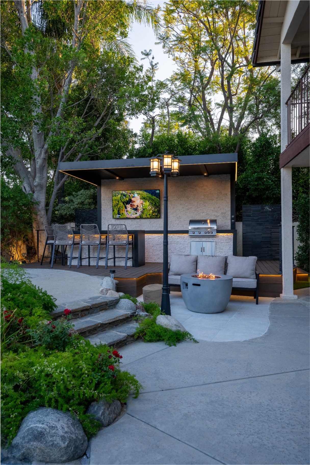 Stunning hillside pool with raised spa at twilight in Los Angeles