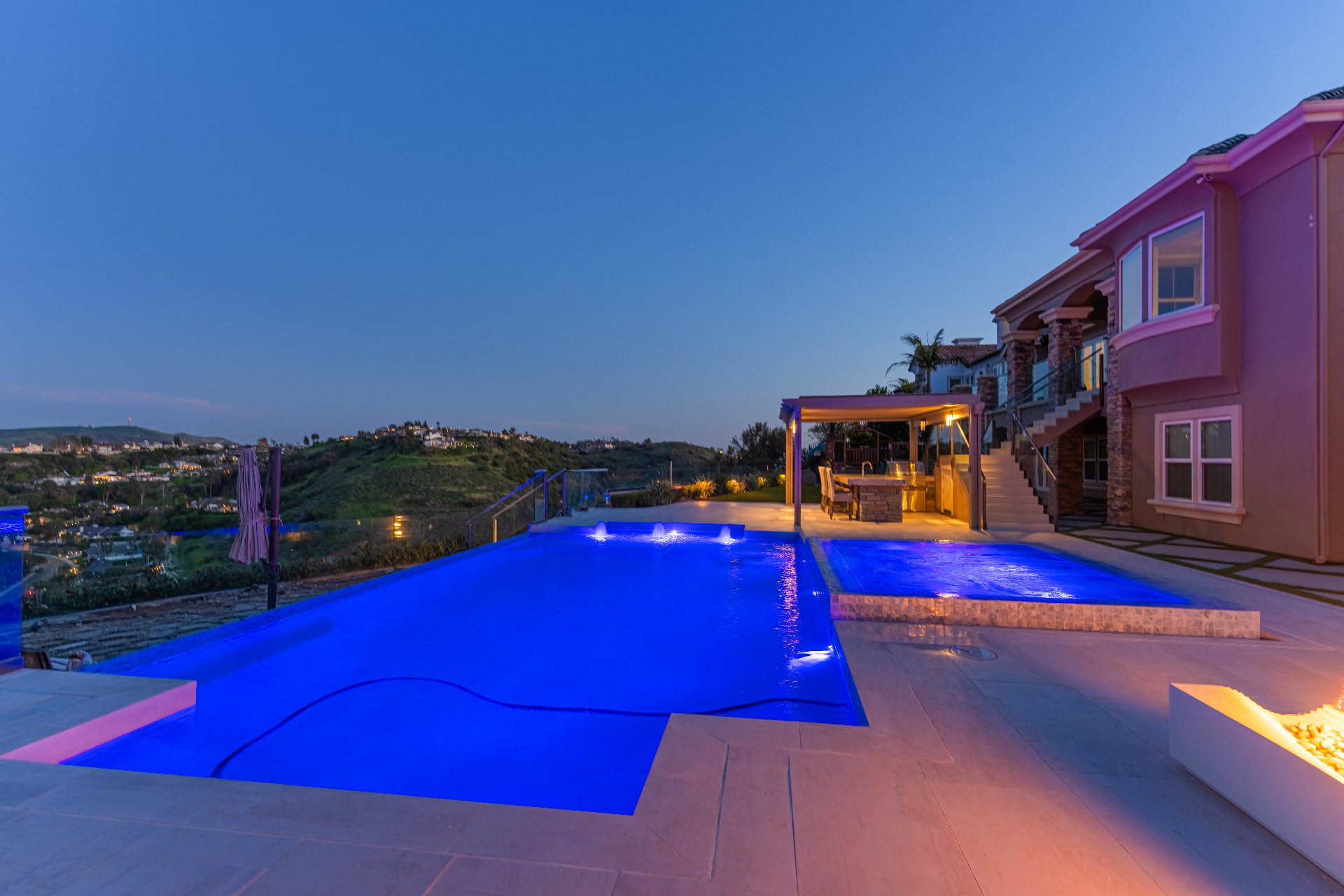Luxury outdoor entertaining area with fire features