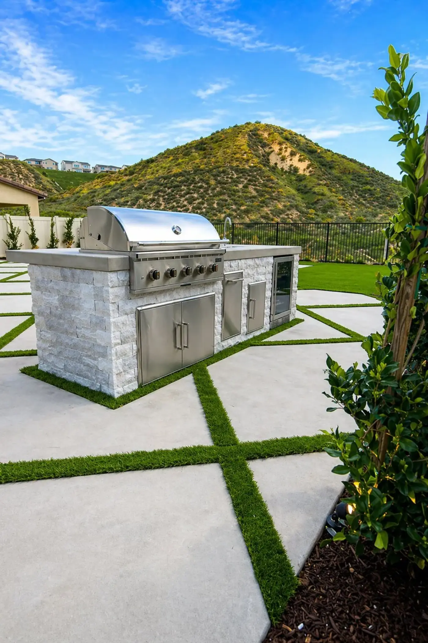 Modern Outdoor Kitchen with Turf Patio by Moda Outdoor Living in Santa Clarita, CA — luxury outdoor living design and build