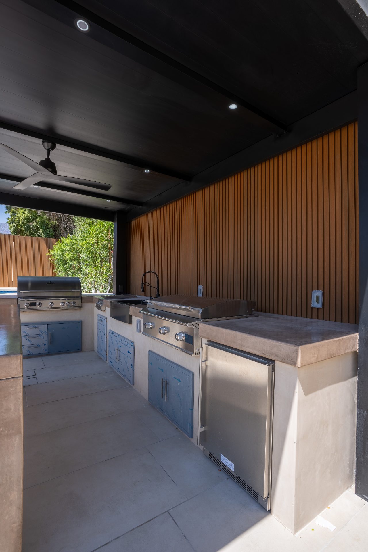 Outdoor kitchen with proper electrical installation - Moda Outdoor Living