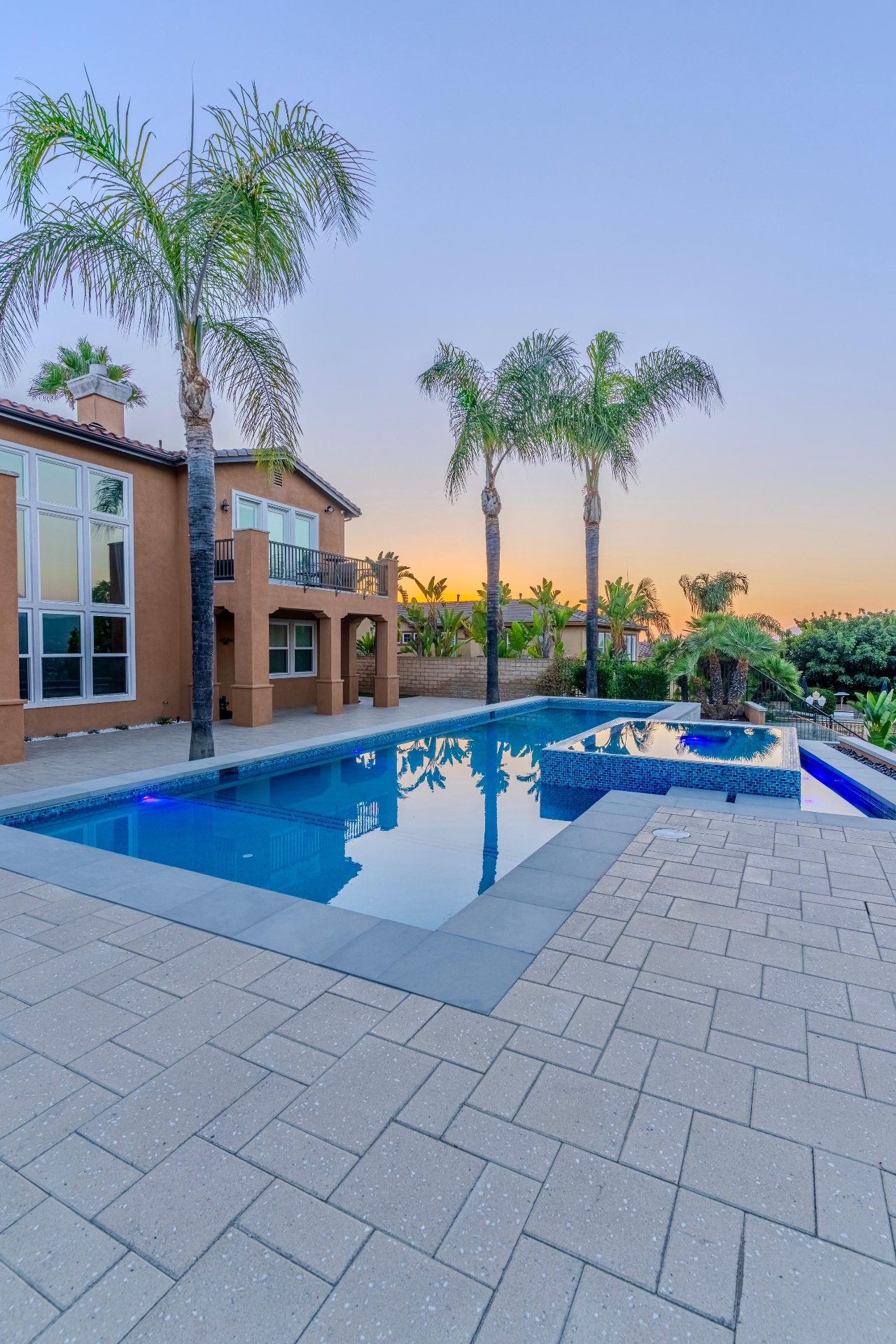 Energy-efficient pool with modern heating system